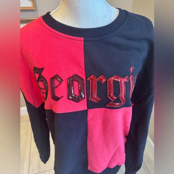 New! QUEEN OF SPARKLES Licensed UGA Medieval Font Checker Oversized Sweatshirt - Picture 5 of 9